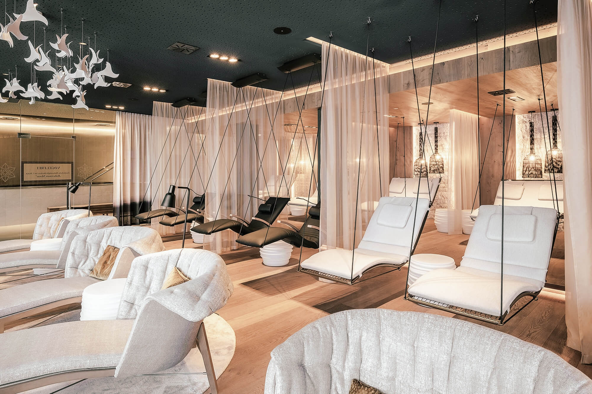 Im Wellnessbereich vom Edelweiß entspannst du den ganzen Tag.