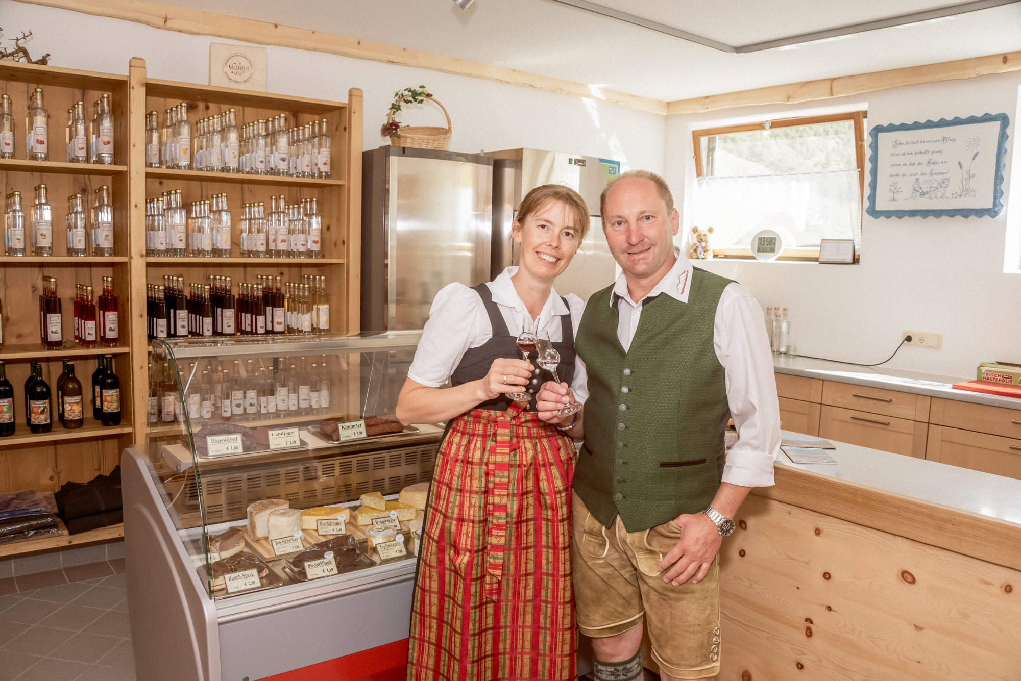 Familie Steinmann in ihrem Abhof-Laden