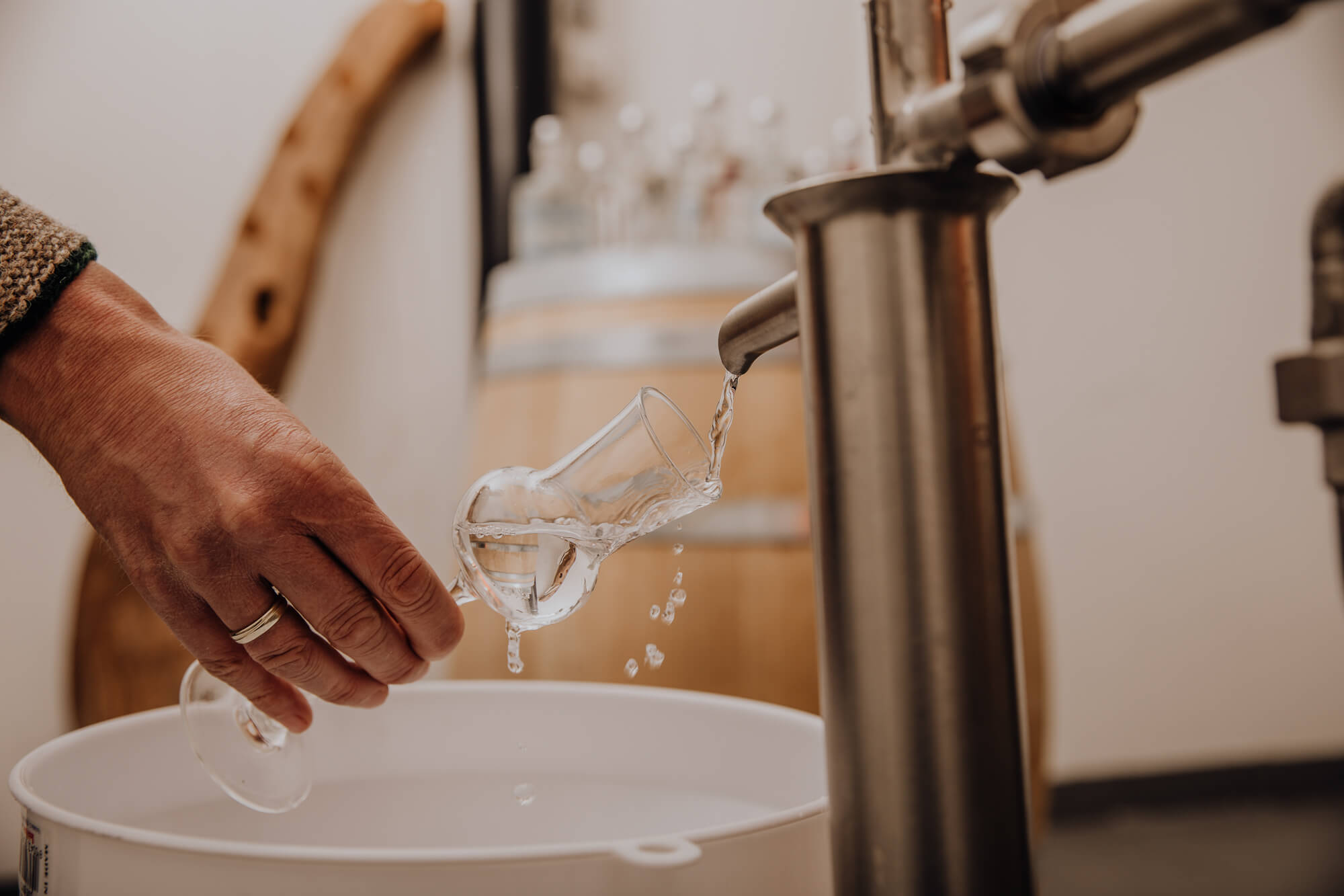 Koste deinen selbst gebrannten Gin!